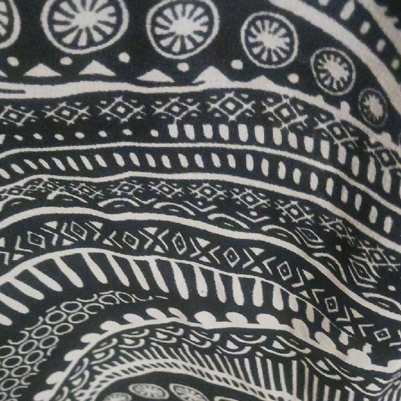 Elegant Black and Gray Patterned Maxi Dress - Picture 6 of 10